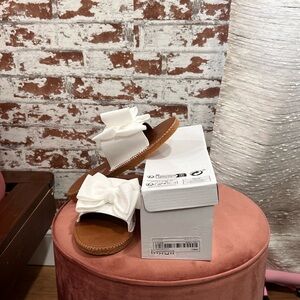 Casual summer slide with off white fabric bow